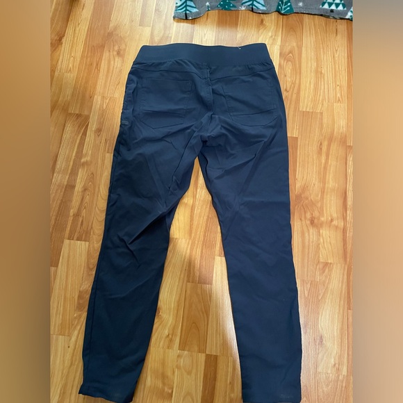 Toad&Co navy blue capri pants - Picture 4 of 4